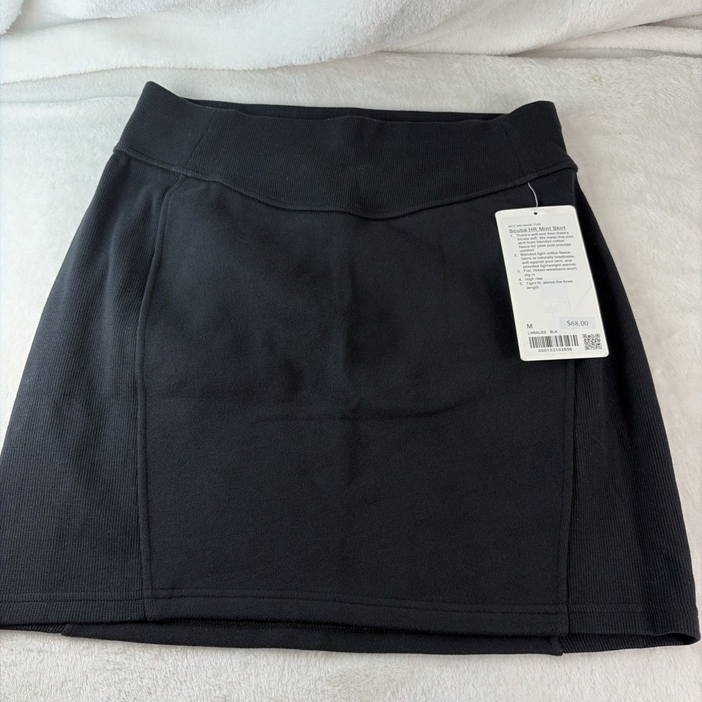 NWT Lululemon Scuba High Rise Mini Skirt Size Medium (BLK) LW8ALSS Athleisure